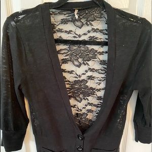 Cardigan lace back with pockets.